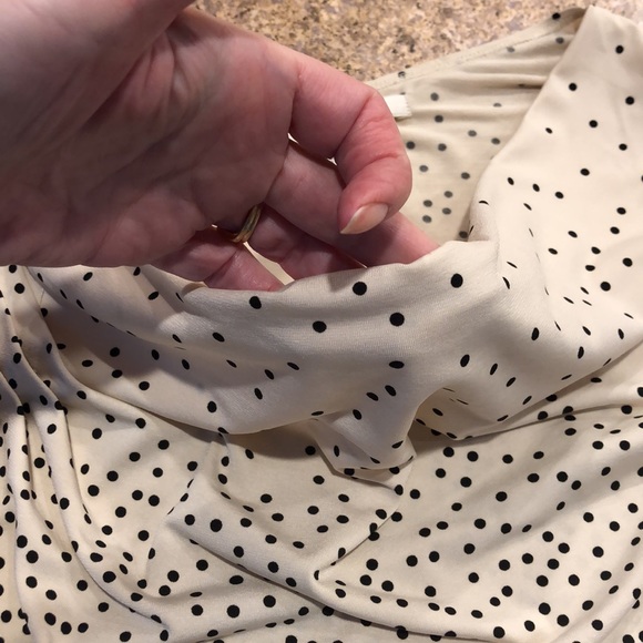 Max Studio Small Stretchy Black and Cream Blouse - Picture 9 of 17